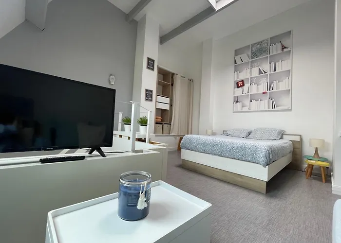 2 Near Gare De - Deauville