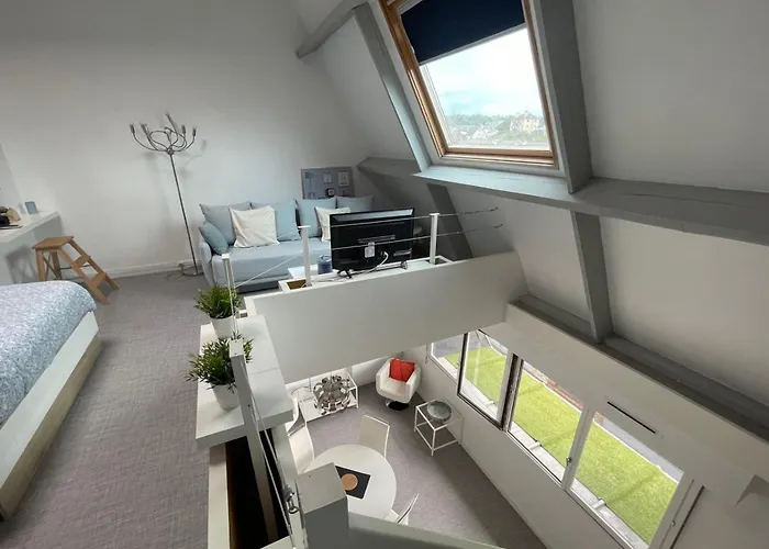 2 Near Gare De - Deauville *