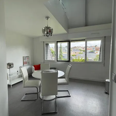 2 Near Gare De - Deauville טרוביל-סור-מאר