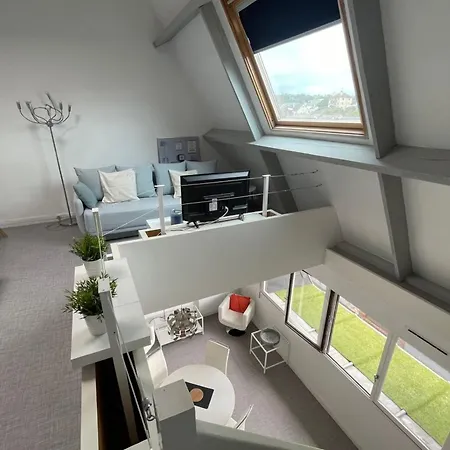 2 Near Gare De - Deauville *